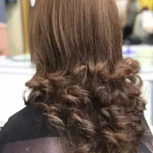 آرایشگاه لی لی رز