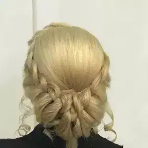 آرایشگاه لی لی رز