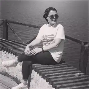 سالن من و ماه