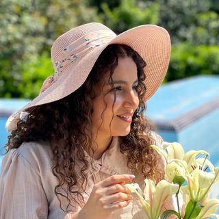 آکادمی افسانه اکبری