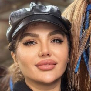 آزاده مکاری